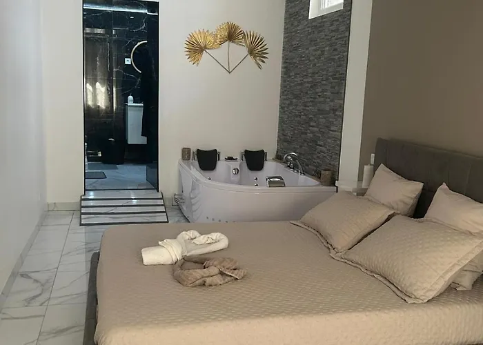 Suite Gold By L Amaryllis I Jacuzzi & Sauna Prive I Centre Beziers Arrivee Autonome