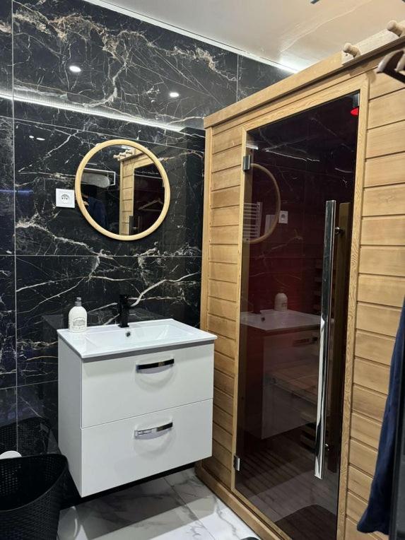 Apartment Gold By L Amaryllis I Jacuzzi & Sauna Prive I Centre Arrivee Autonome