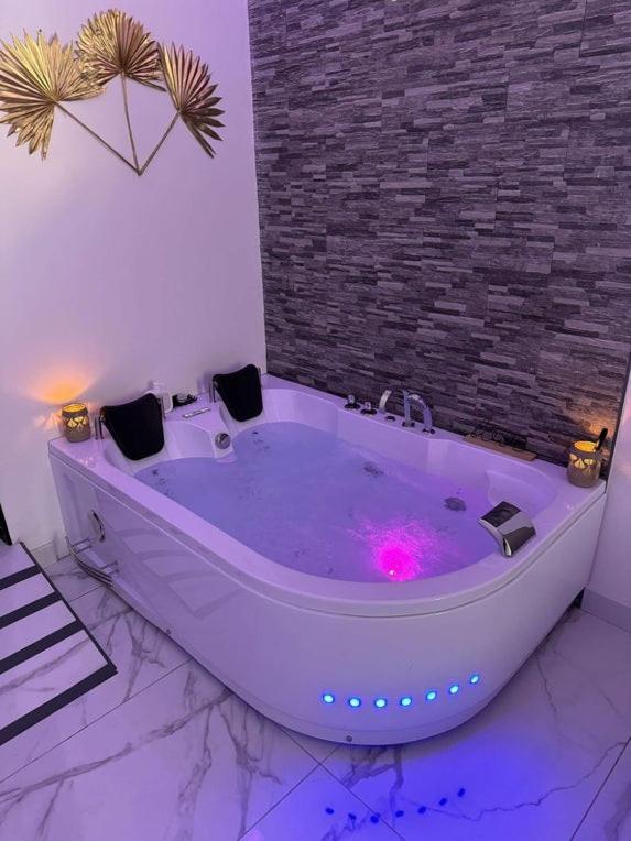 Gold By L Amaryllis I Jacuzzi & Sauna Prive I Centre Arrivee Autonome *