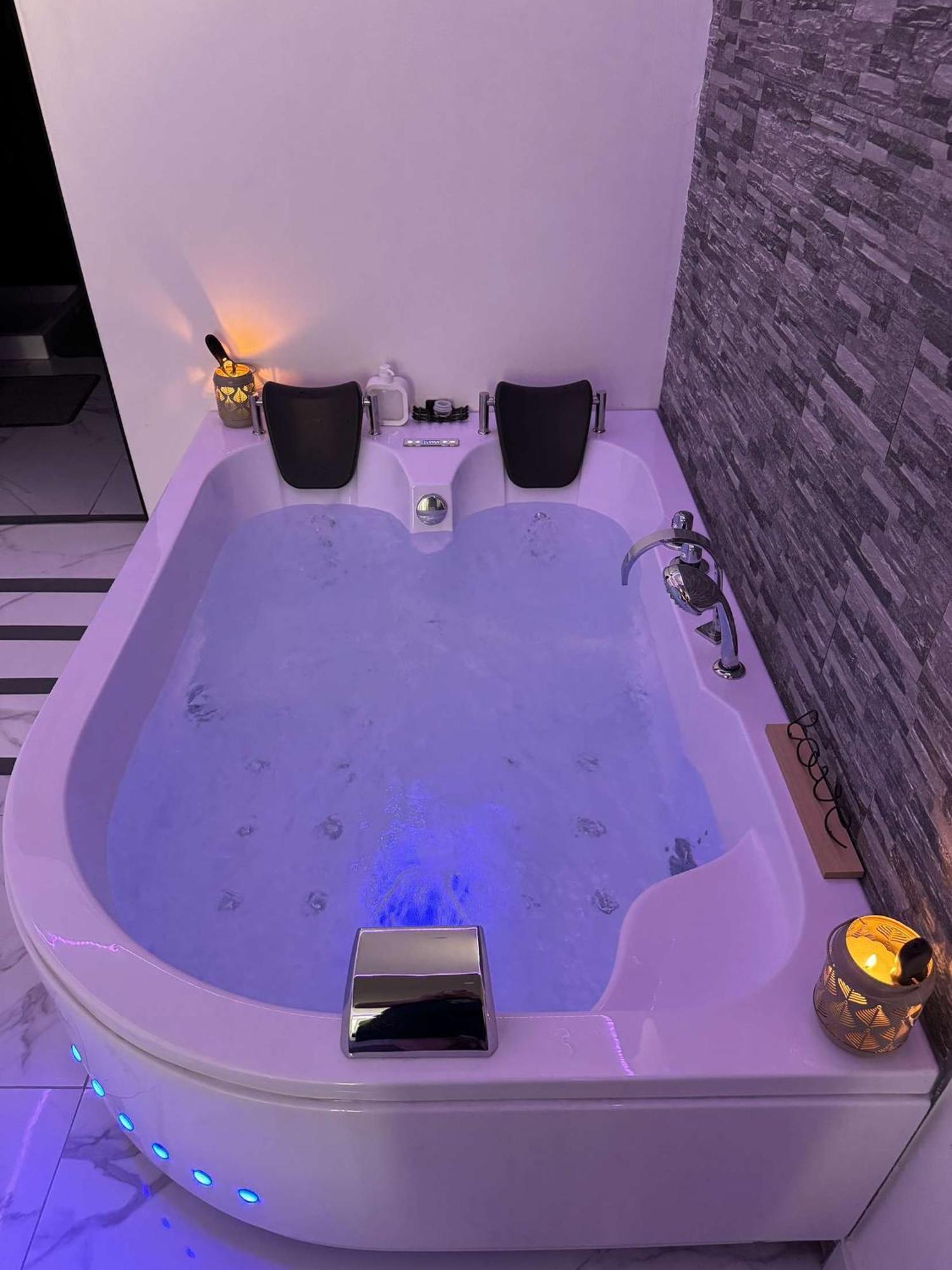 Gold By L Amaryllis I Jacuzzi & Sauna Prive I Centre Arrivee Autonome *