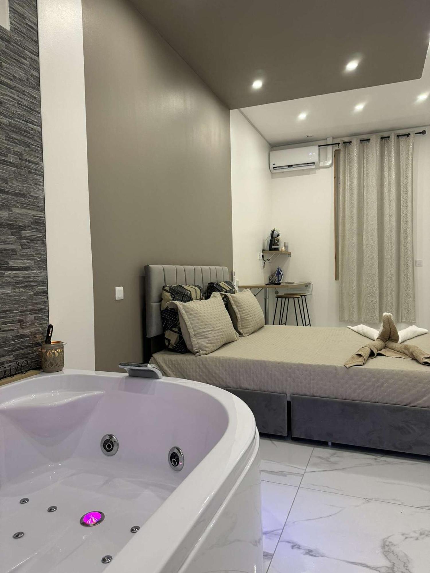 Gold By L Amaryllis I Jacuzzi & Sauna Prive I Centre Arrivee Autonome
