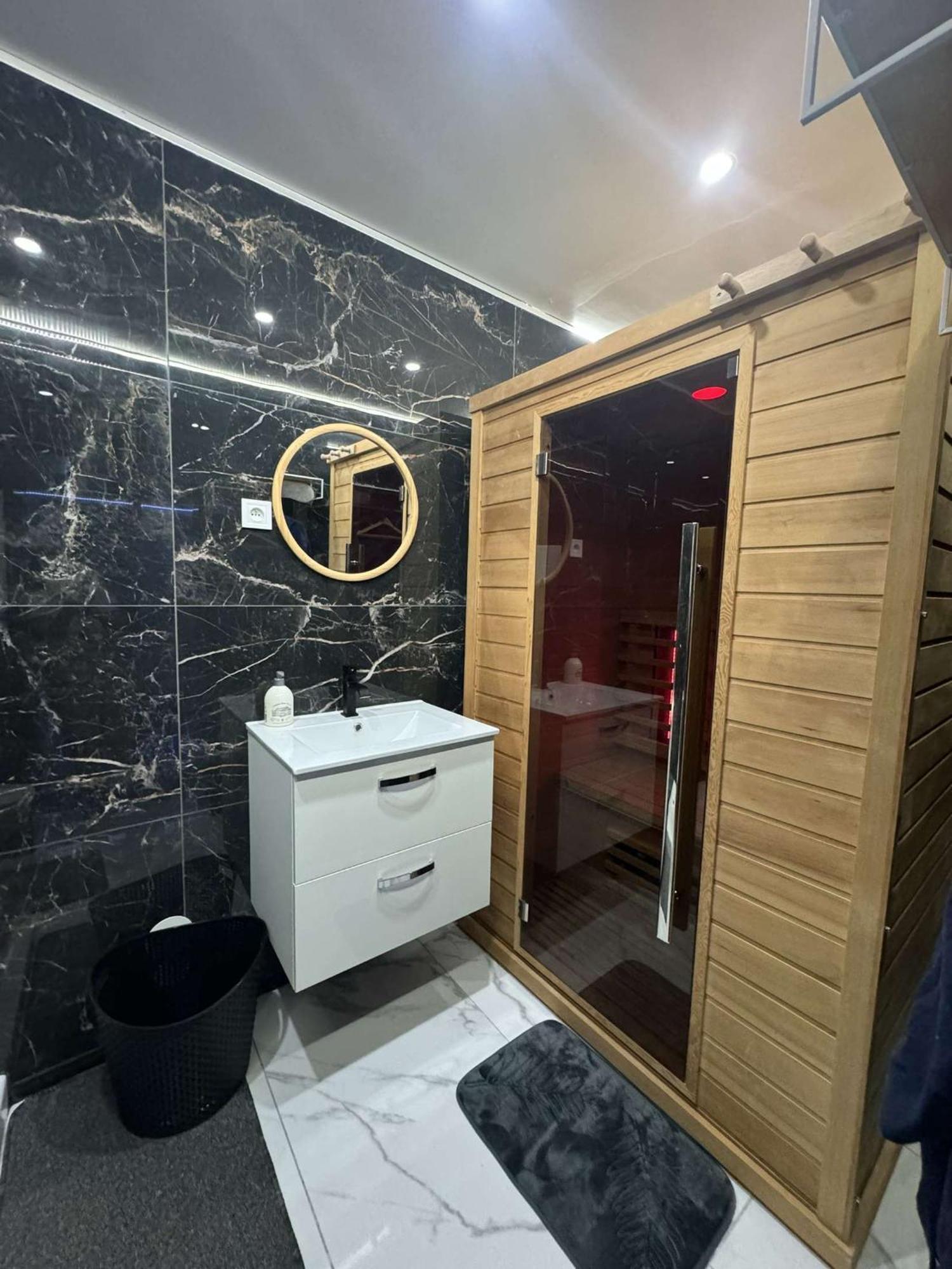 Gold By L Amaryllis I Jacuzzi & Sauna Prive I Centre Arrivee Autonome Apartment