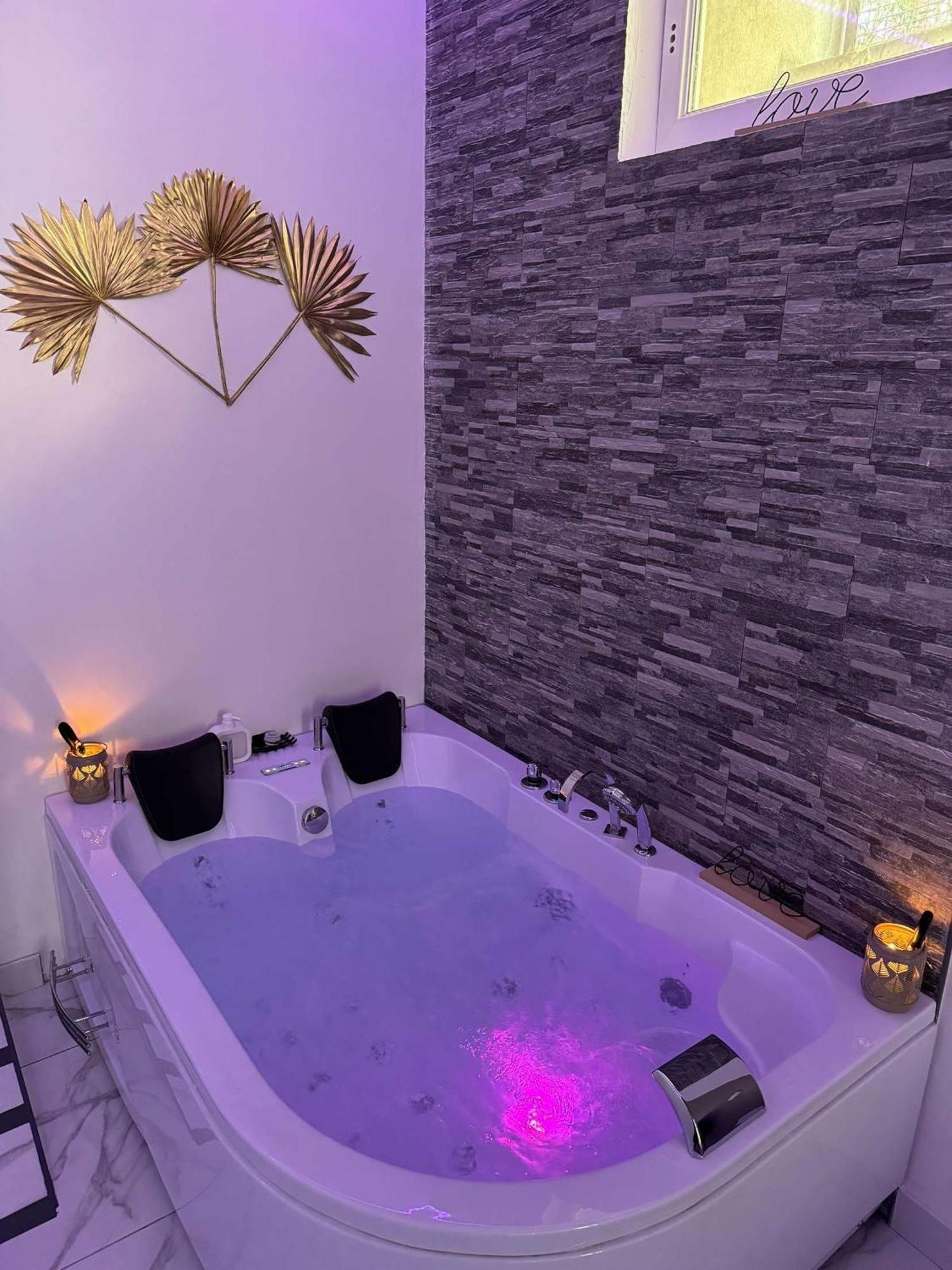 Apartment Gold By L Amaryllis I Jacuzzi & Sauna Prive I Centre Arrivee Autonome