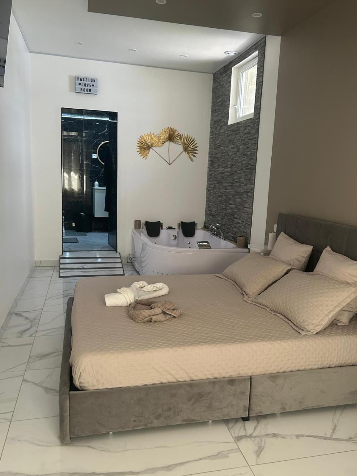 Gold By L Amaryllis I Jacuzzi & Sauna Prive I Centre Arrivee Autonome Apartment Beziers