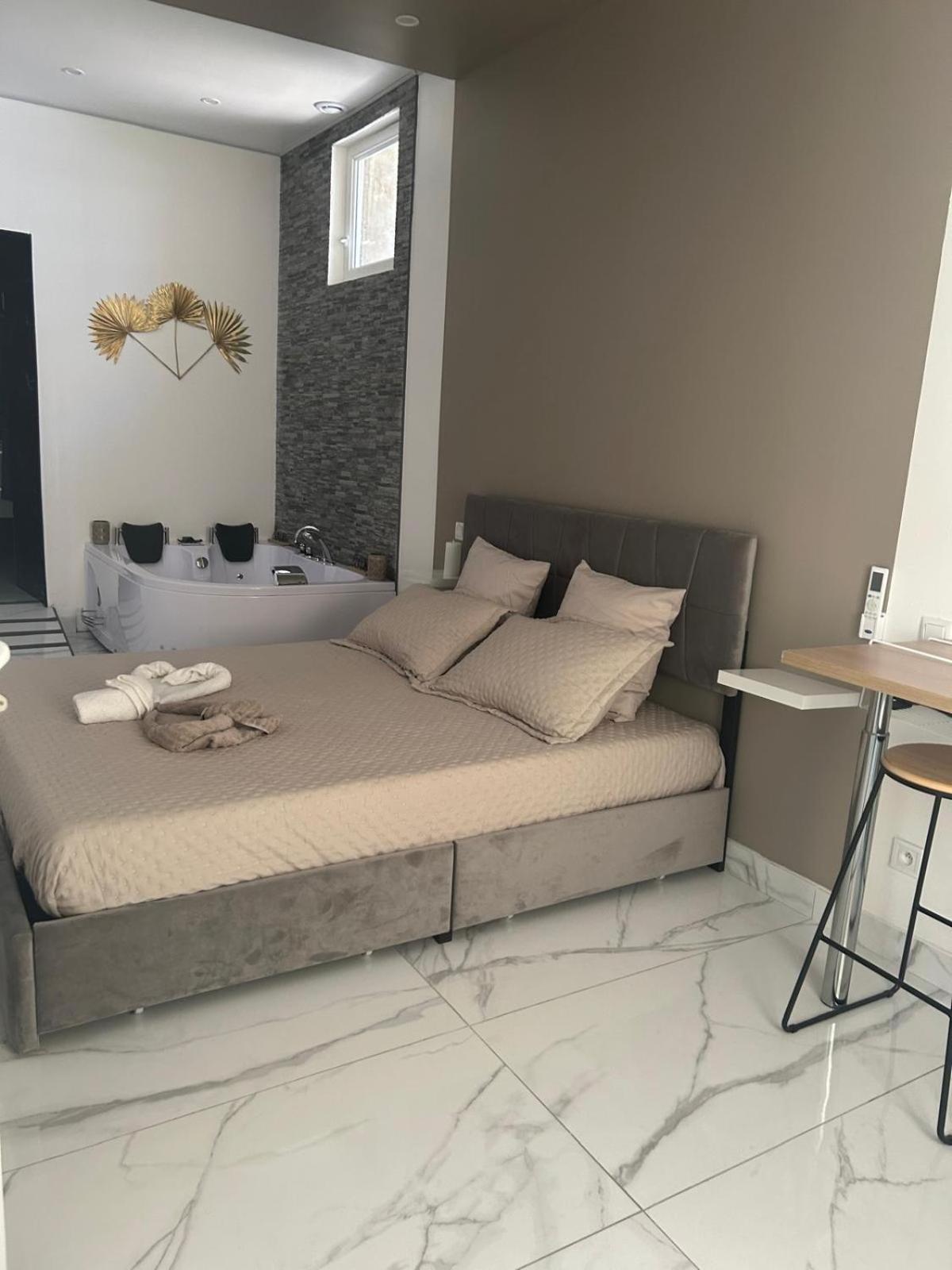 Gold By L Amaryllis I Jacuzzi & Sauna Prive I Centre Arrivee Autonome *